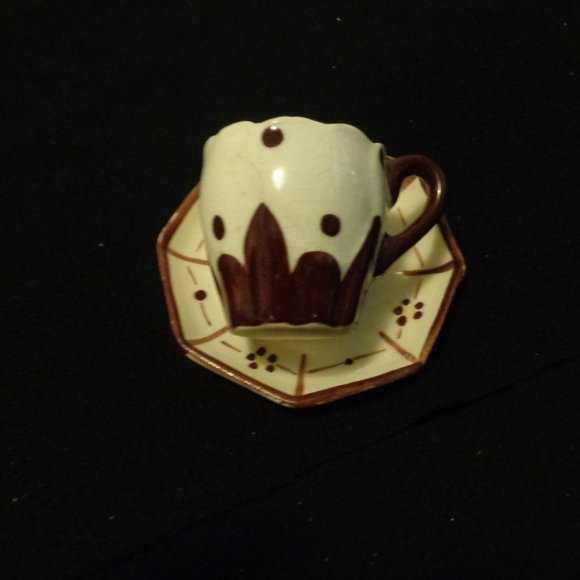 VINTAGE FAIRYCORE SM POTTERY TEACUP & SAUCER BROWN CREAM - Picture 3 of 8